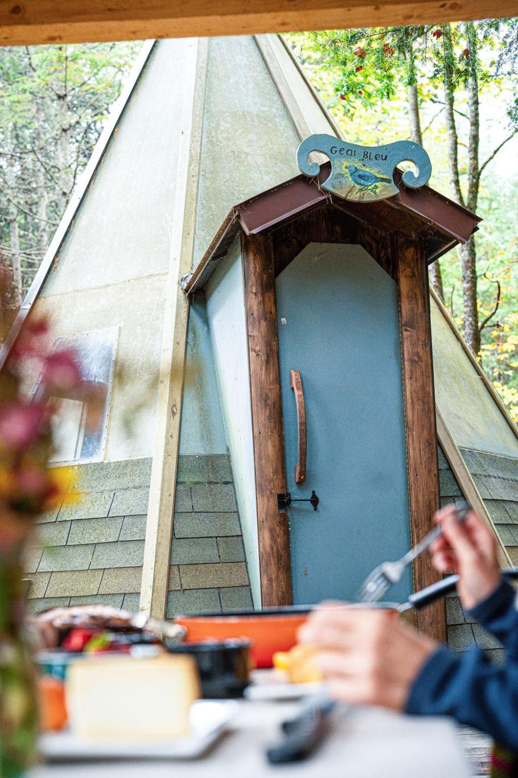 Вилла Aux Tipis De La Riviere Sauvage Saint Romain Экстерьер фото