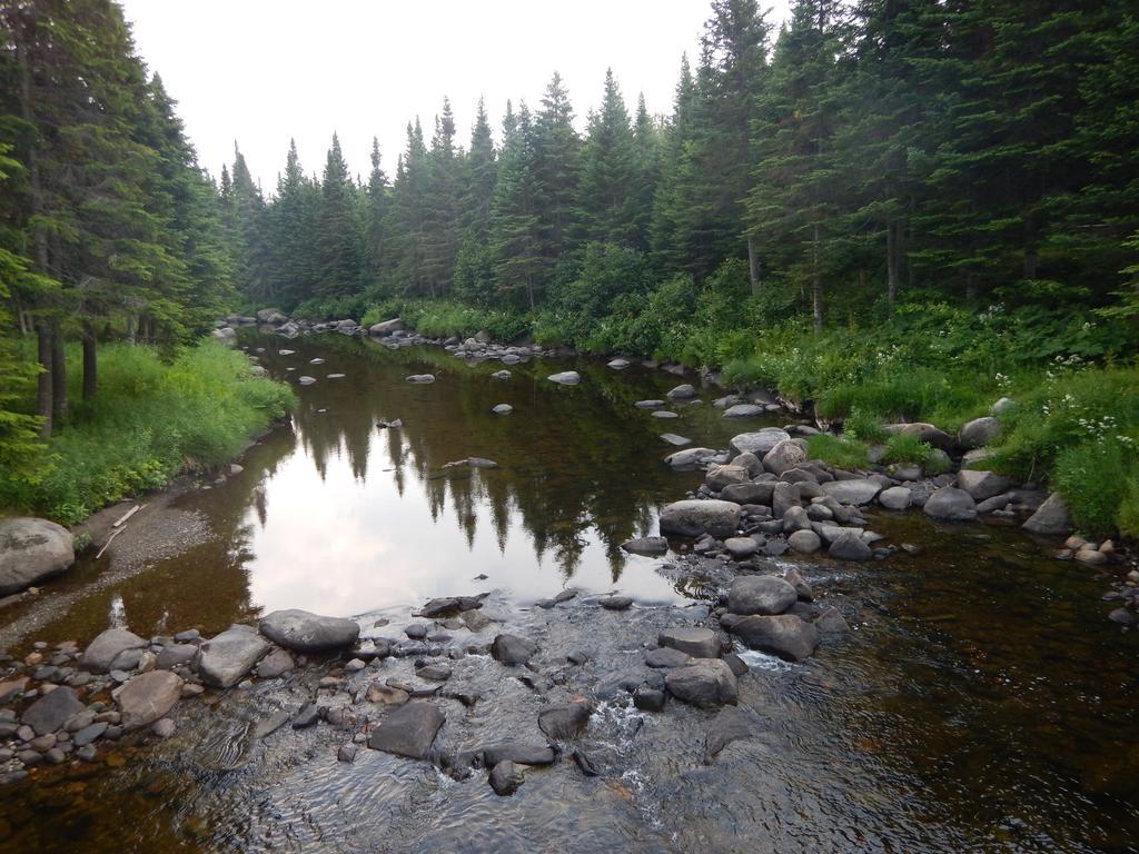 Вилла Aux Tipis De La Riviere Sauvage Saint Romain Экстерьер фото