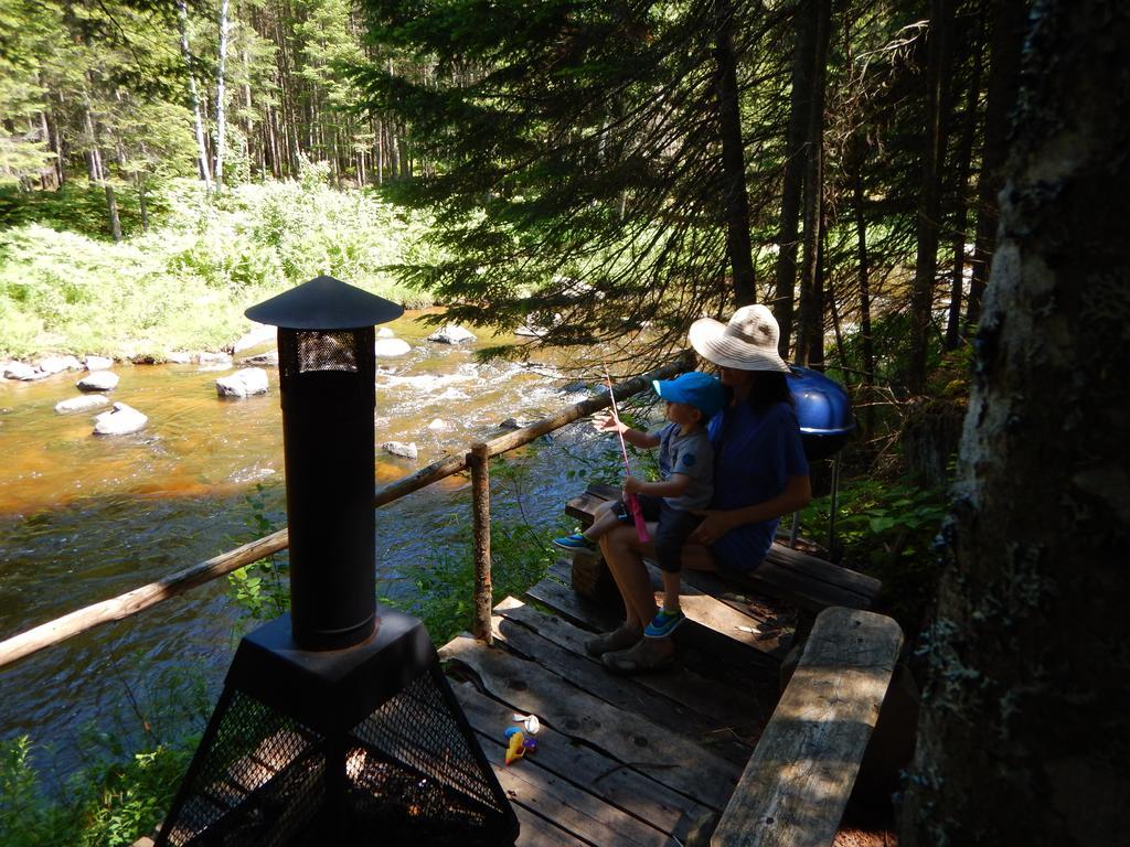 Вилла Aux Tipis De La Riviere Sauvage Saint Romain Номер фото