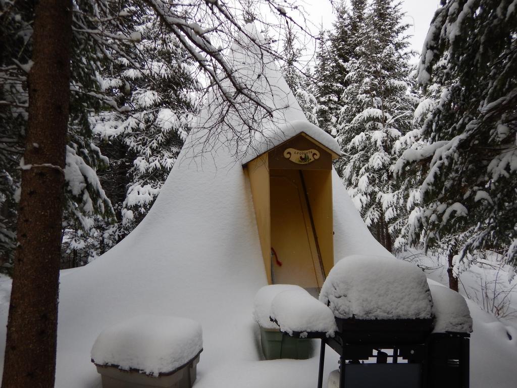 Вилла Aux Tipis De La Riviere Sauvage Saint Romain Экстерьер фото