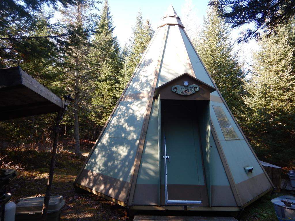 Вилла Aux Tipis De La Riviere Sauvage Saint Romain Экстерьер фото