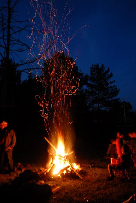 Вилла Aux Tipis De La Riviere Sauvage Saint Romain Экстерьер фото