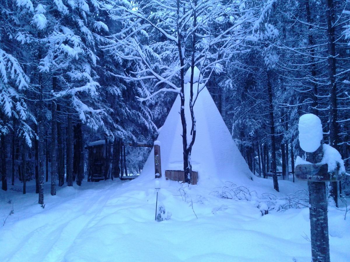 Вилла Aux Tipis De La Riviere Sauvage Saint Romain Экстерьер фото